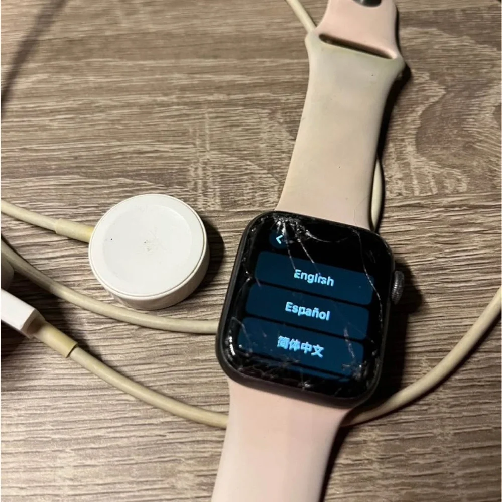 Apple Watch Series 4 - 40mm- Damaged: Use for parts or replace screen